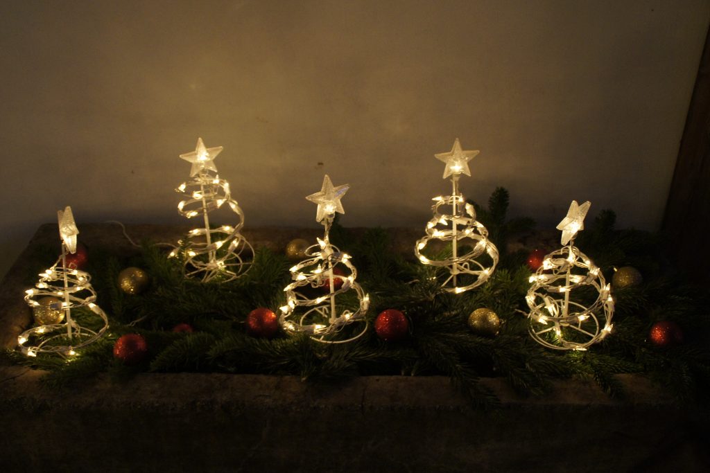 Zur Einstimmung auf die Adventzeit findet wieder unser Wei(h)nachtl‘n im geschmückten Innenhof statt!